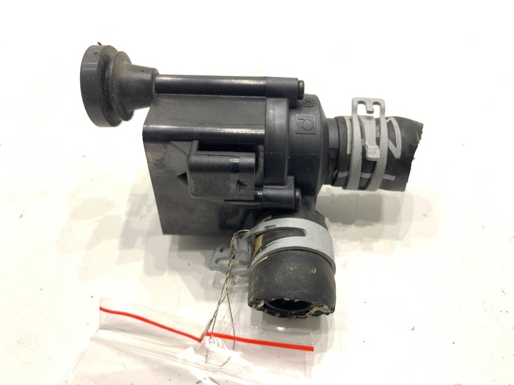[STARK-779030] Bomba de agua adicional Audi A4 B9 (8W2, 8WC) 35 TFSI Mild Hybrid 2015-2022