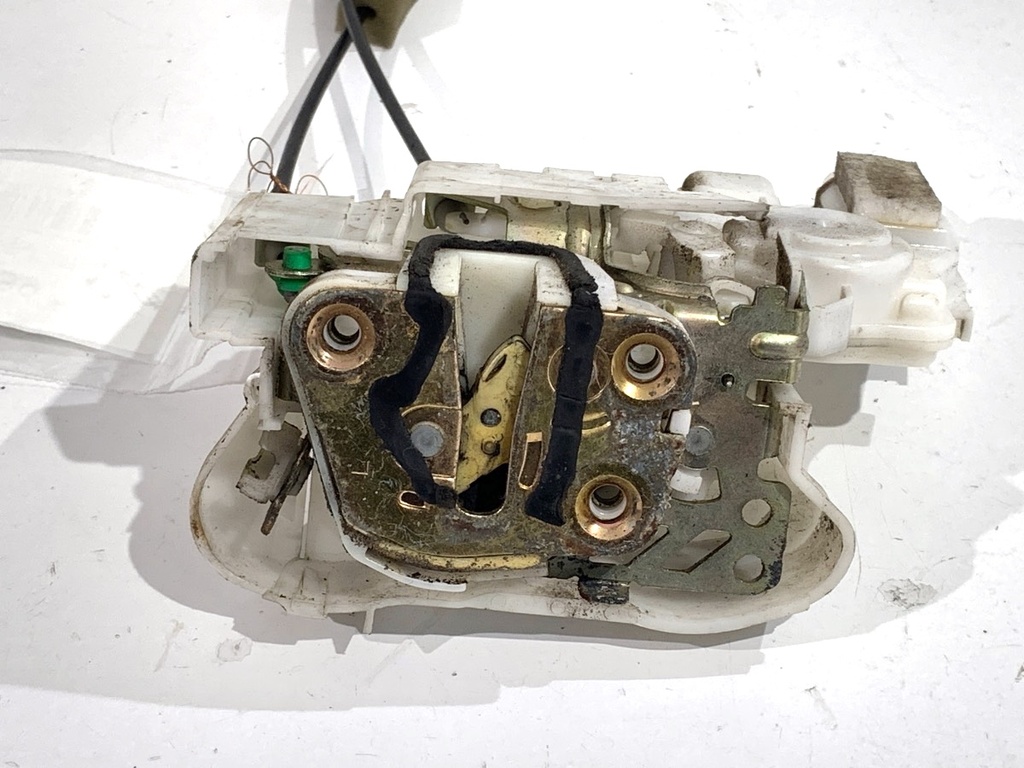 [STARK-783739] Cerradura de puerta delantera izquierda Subaru Outback (BL, BP) 2003-2010