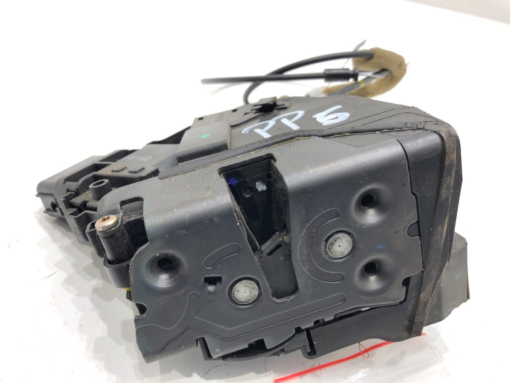[STARK-786525] Cerradura de puerta delantera derecha MAZDA 3 sedan (BK) 1999-2009