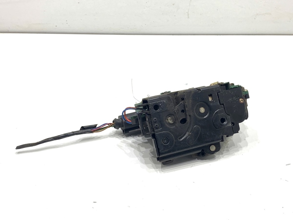 [STARK-797044] Cerradura de puerta delantera derecha VW Transporter V (7HB, 7HJ, 7EB, 7EJ) 2003-2015
