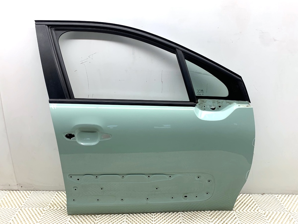 [STARK-794309] Puerta delantera derecha CITROEN C3 III (SX) 2016-2024 1.2 PureTech 82