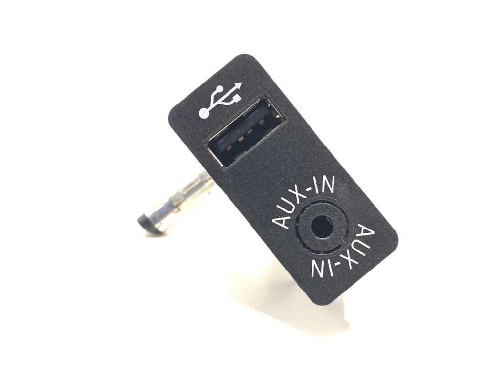 [STARK-803506] Puerto USB BMW Serie 3 (F30, F80) 2011-2018 9229246