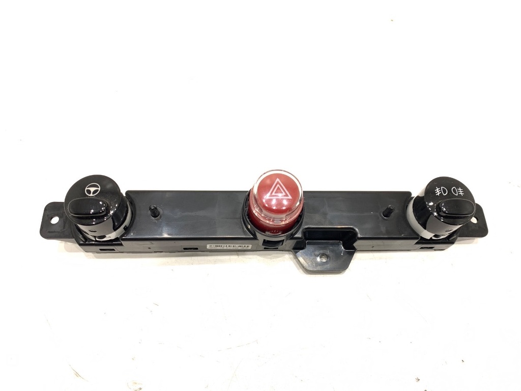 [STARK-804545] Interruptor de luces de emergencia FIAT 500 (312) 2007-2022