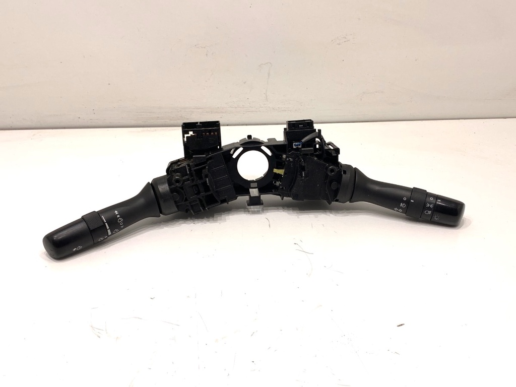 [STARK-805388] Combinado de luces Toyota Avensis sedán (_T27_) 1.8 (ZRT271_) 2008-2018