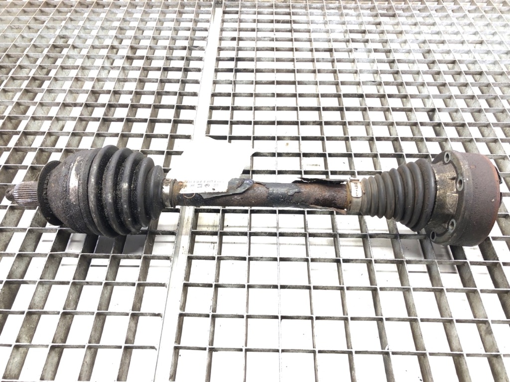 [STARK-811144] Soporte de eje delantero izquierdo SEAT Toledo IV (KG3) 1.2 TSI 66 kW 2015-2017