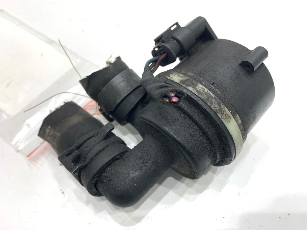 [STARK-811327] Bomba de agua adicional VW CC B7 (358) 2.0 TDI 103 kW 2011-2016