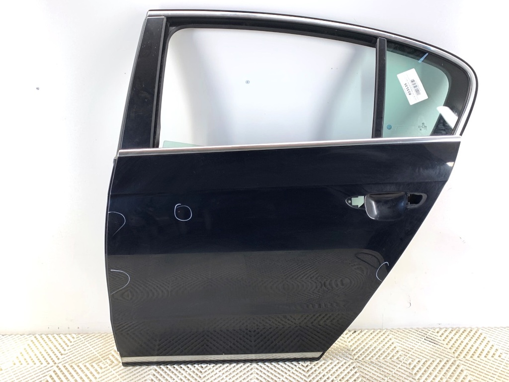 [STARK-823135] Puerta trasera izquierda VW Passat B7 (362) 2010-2015
