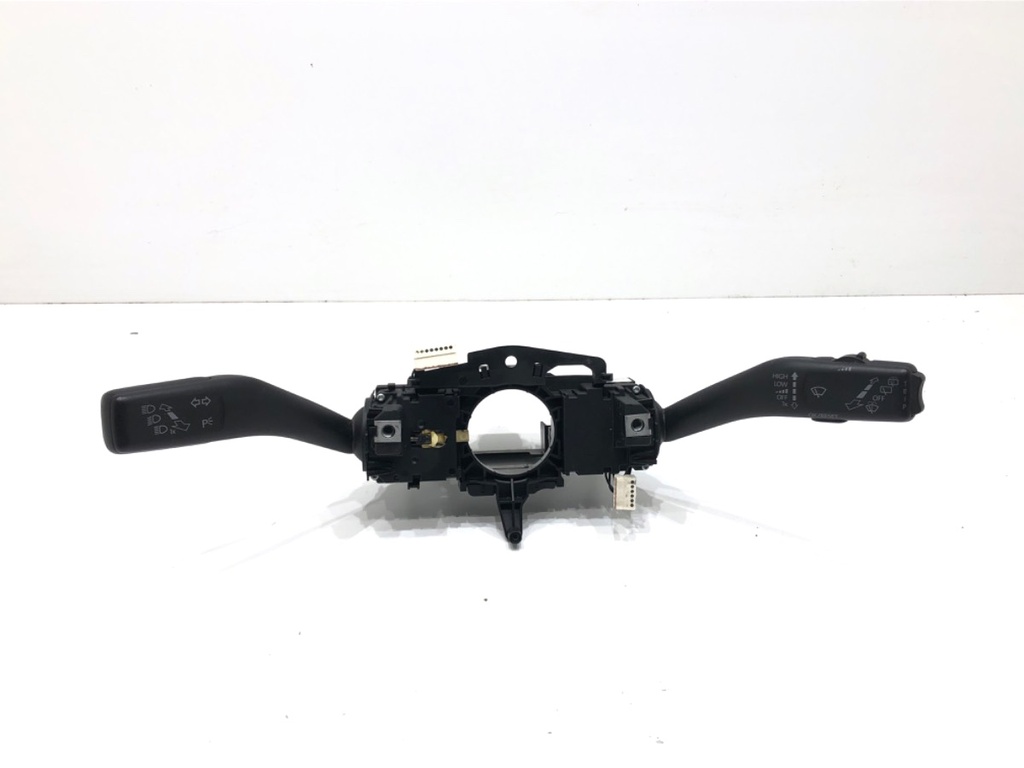 [STARK-820026] Combinado de luces VW Golf VI Variant (AJ5) 1.6 TDI 77 kW 2009-2013