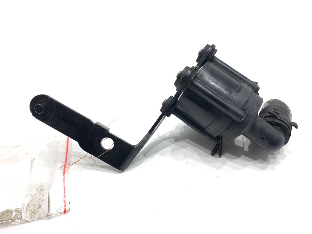 [STARK-820031] Bomba de agua adicional VW Golf VI Variant (AJ5) 1.6 TDI 77 kW 2009-2014
