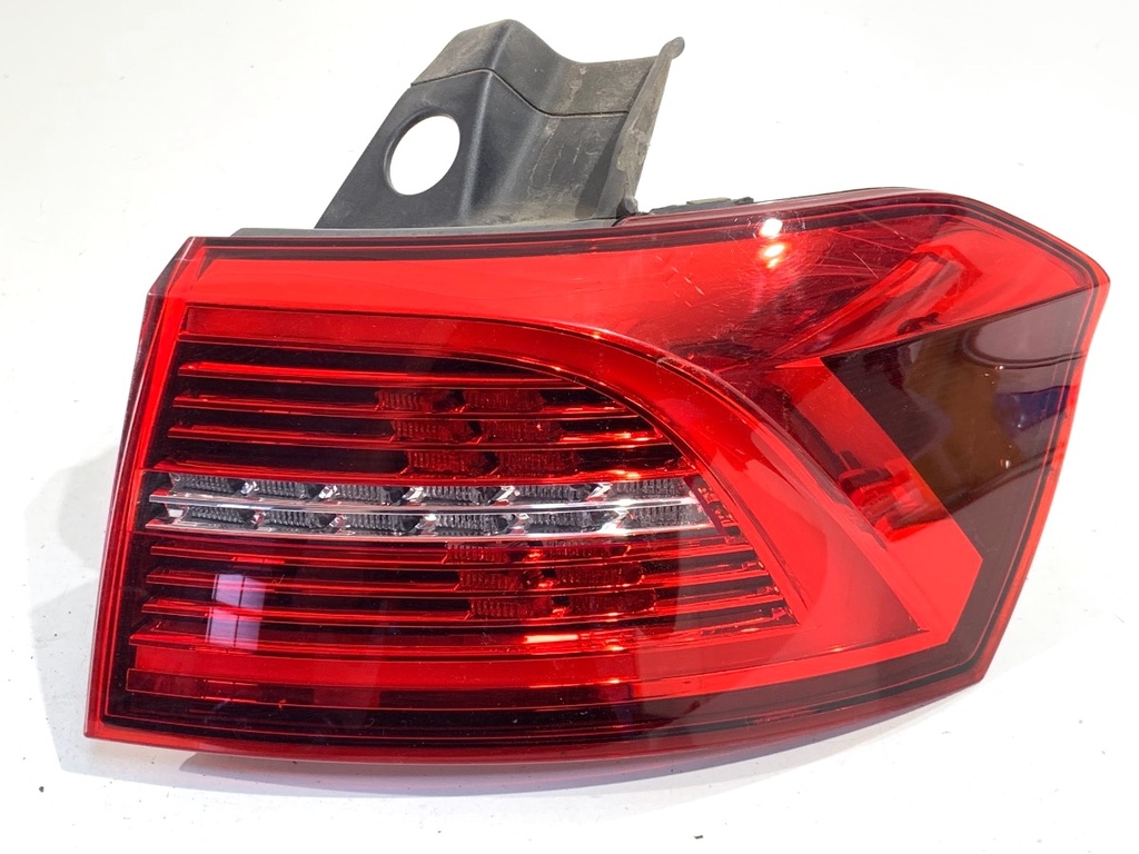 [STARK-886350] Piloto trasero derecho VW Passat B8 Variant (3G5, CB5) 2.0 TDI 110 kW 2014-2022
