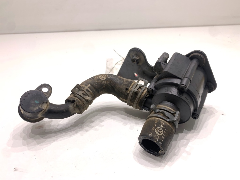 [STARK-829567] Bomba de agua adicional VW Transporter / Caravelle VI 2.0 TDI 81 kW 5Q0965561B