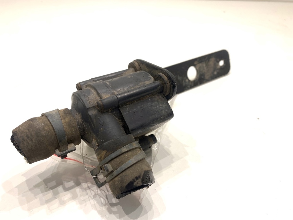 [STARK-829568] Bomba de agua adicional VW Transporter / Caravelle VI 2.0 TDI 81 kW 5Q0965561B
