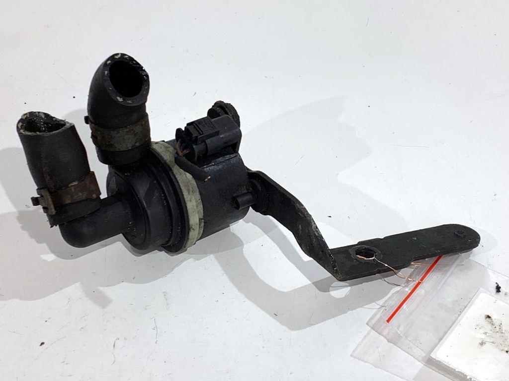 [STARK-830005] Bomba de agua adicional VW Passat B7 Variant 2.0 TDI 103 kW (2010-2014)