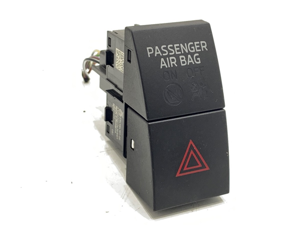 [STARK-840179] Interruptor de luces de emergencia SKODA SUPERB III Kombi (3V5) 2015-2022