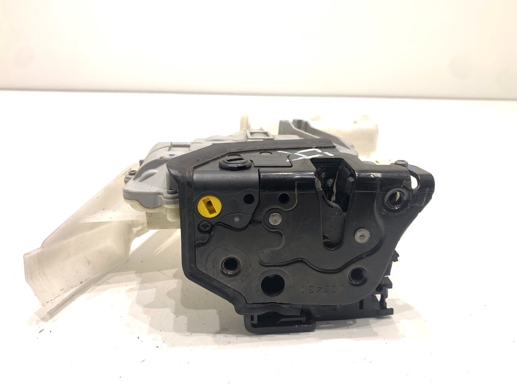 [STARK-844562] Cerradura de puerta trasera izquierda VW Passat B7 Variant (365) 2.0 TDI 2010-2014