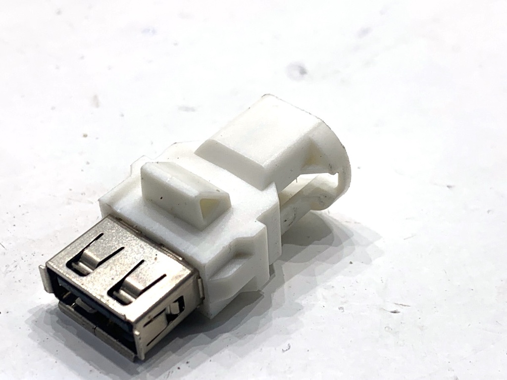 [STARK-846830] Puerto USB BMW Serie 5 (G30, F90) 2016-2022