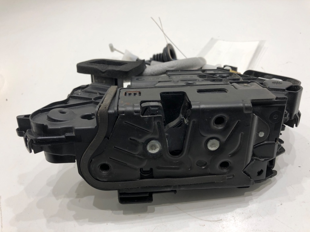 [STARK-847059] Cerradura de puerta delantera izquierda SKODA OCTAVIA IV Combi (NX5) 2.0 TDI 110 kW 2019-2022