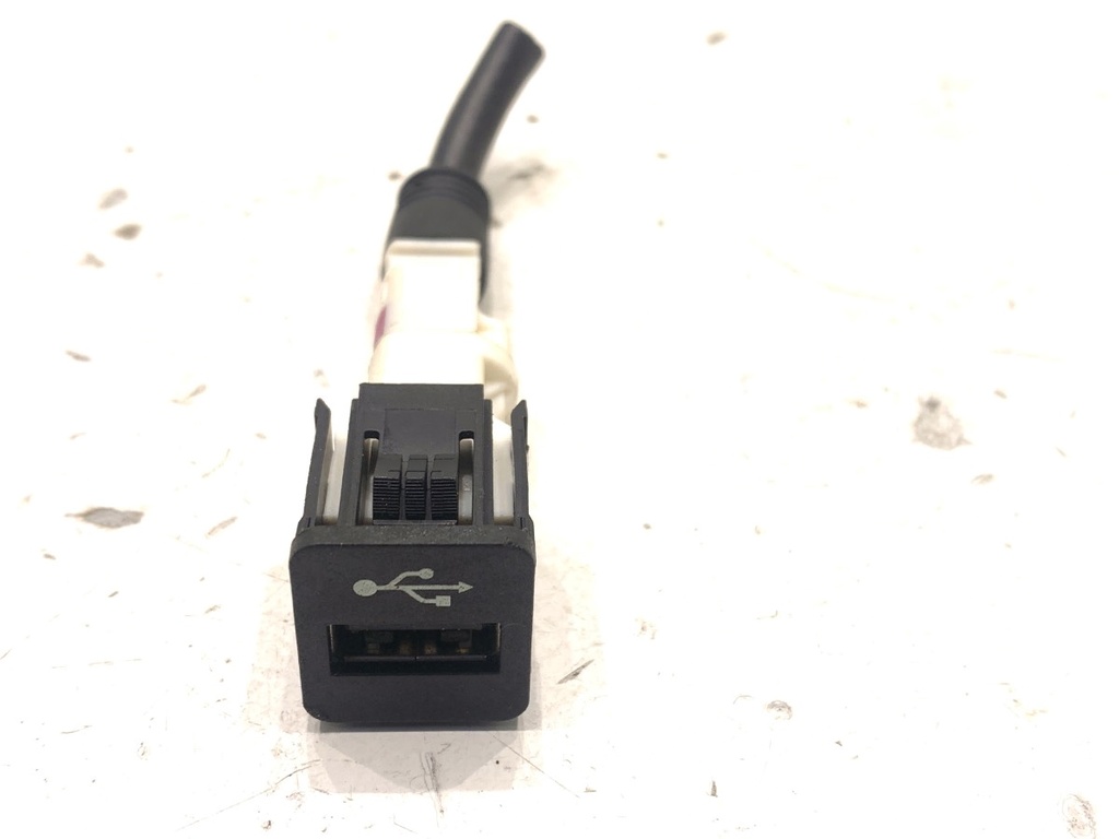 [STARK-847766] Puerto USB BMW Serie 2 Coupé (F22, F87) 2012-2022