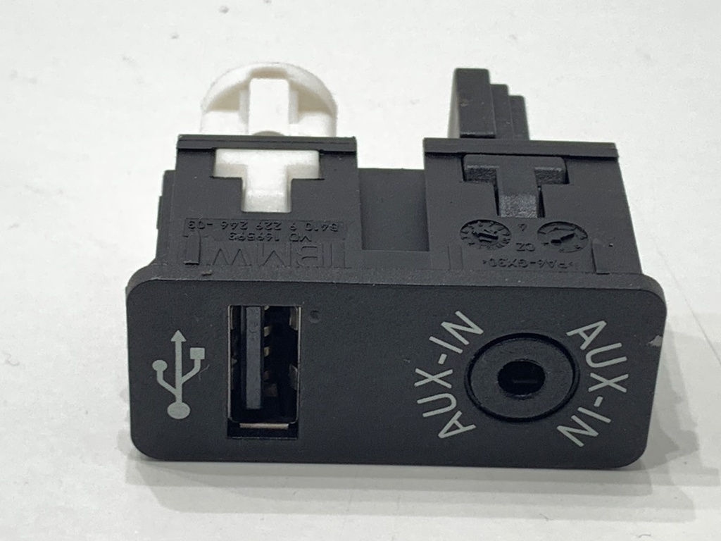 [STARK-848696] Puerto USB BMW Serie 3 Touring (F31) 2012-2019
