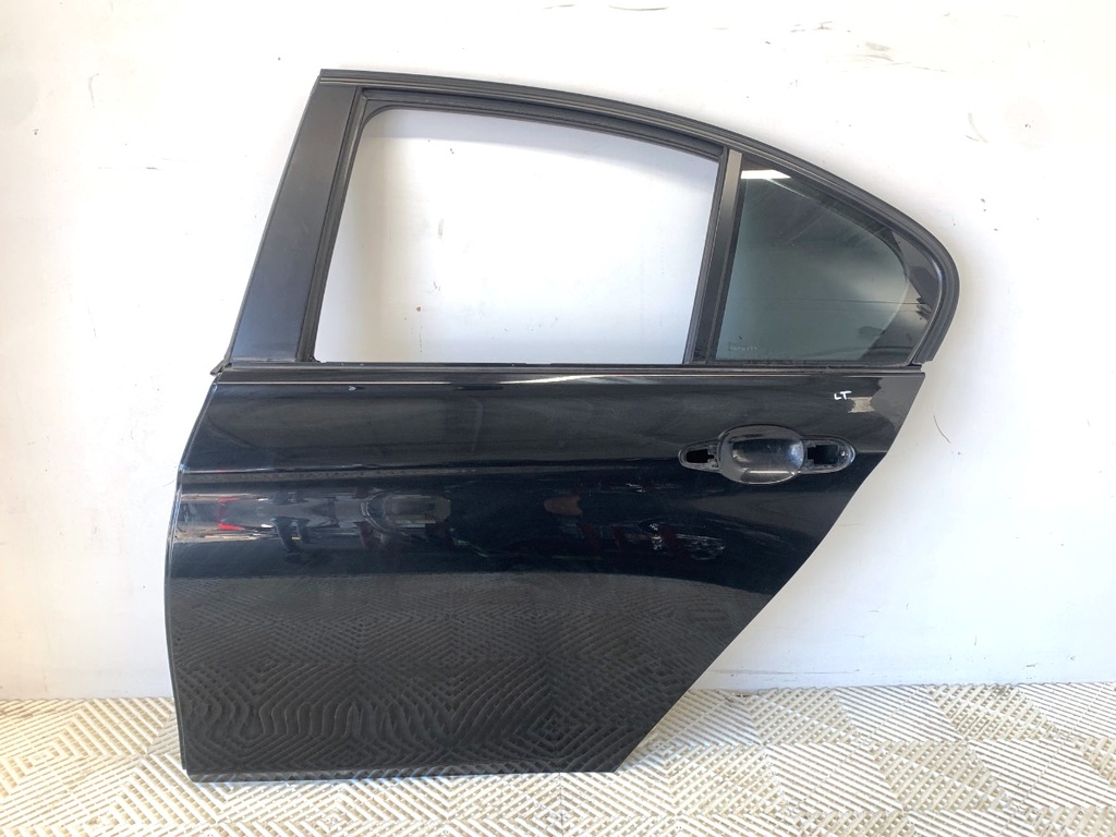 [STARK-902008] Puerta trasera izquierda BMW Serie 3 (F30, F80) 2011-2018
