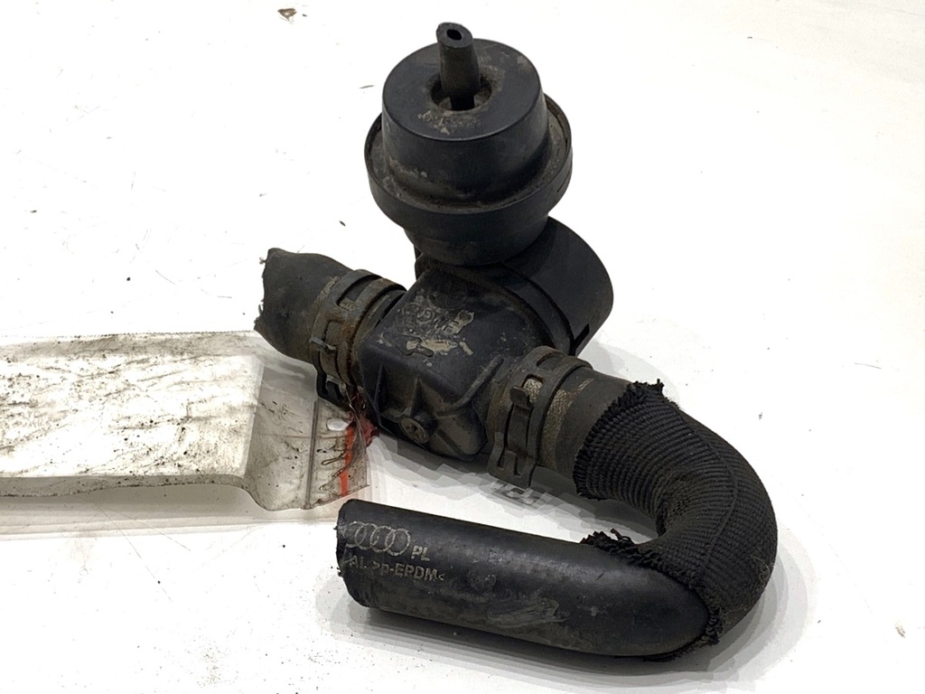 [STARK-855606] Bomba de agua adicional Audi A4 B8 (8K2) 2.0 TDI 105 kW 2007-2015