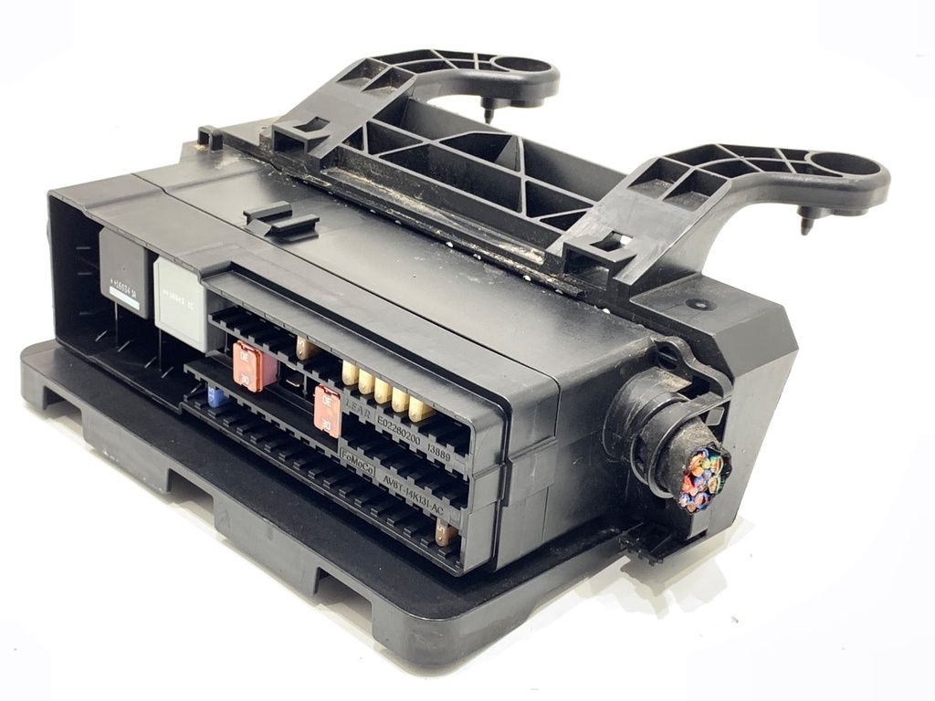 [STARK-856031] Caja de fusibles VOLVO V40 liftback (525, 526) 2012-2022