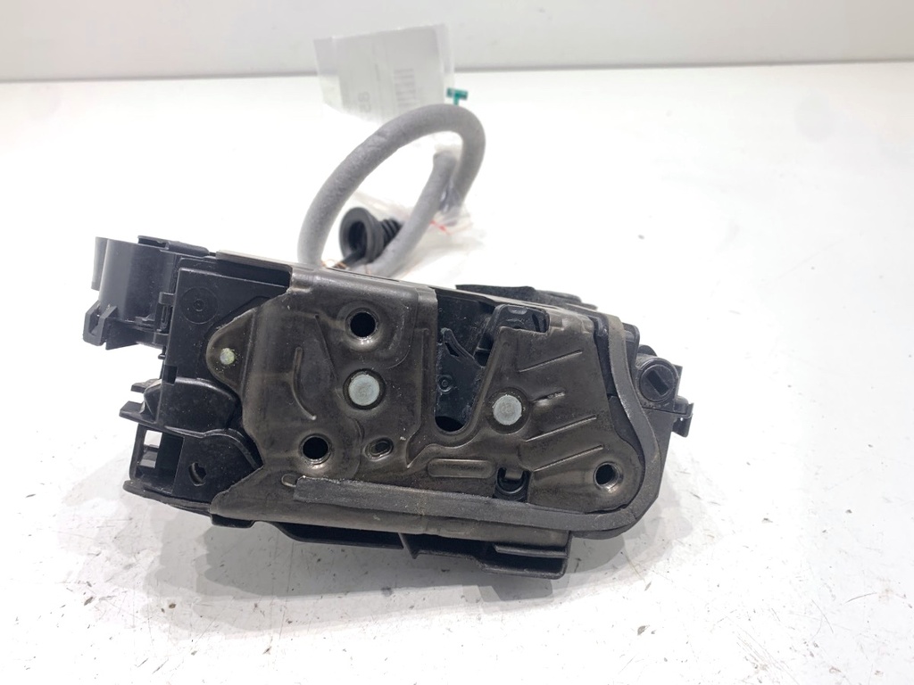 [STARK-857900] Cerradura de puerta delantera derecha SKODA SUPERB III (3V3) 2.0 TDI 110 kW 2015-2022