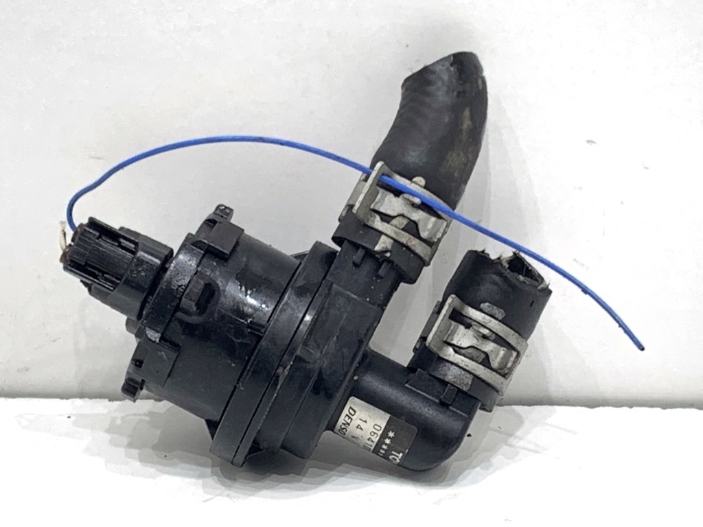 [STARK-863819] Bomba de agua adicional Lexus IS III (_E3_) 200t (ASE30) 2015-2022