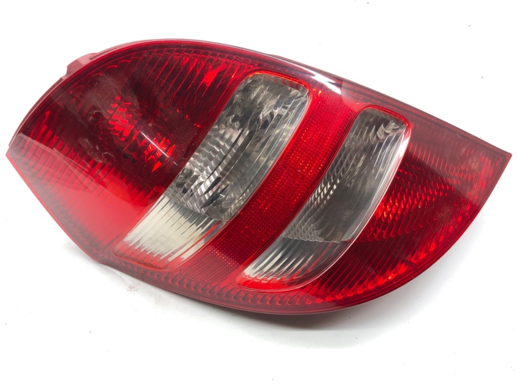 [STARK-866211] Piloto trasero izquierdo Mercedes-Benz Clase A (W169) 2004-2012