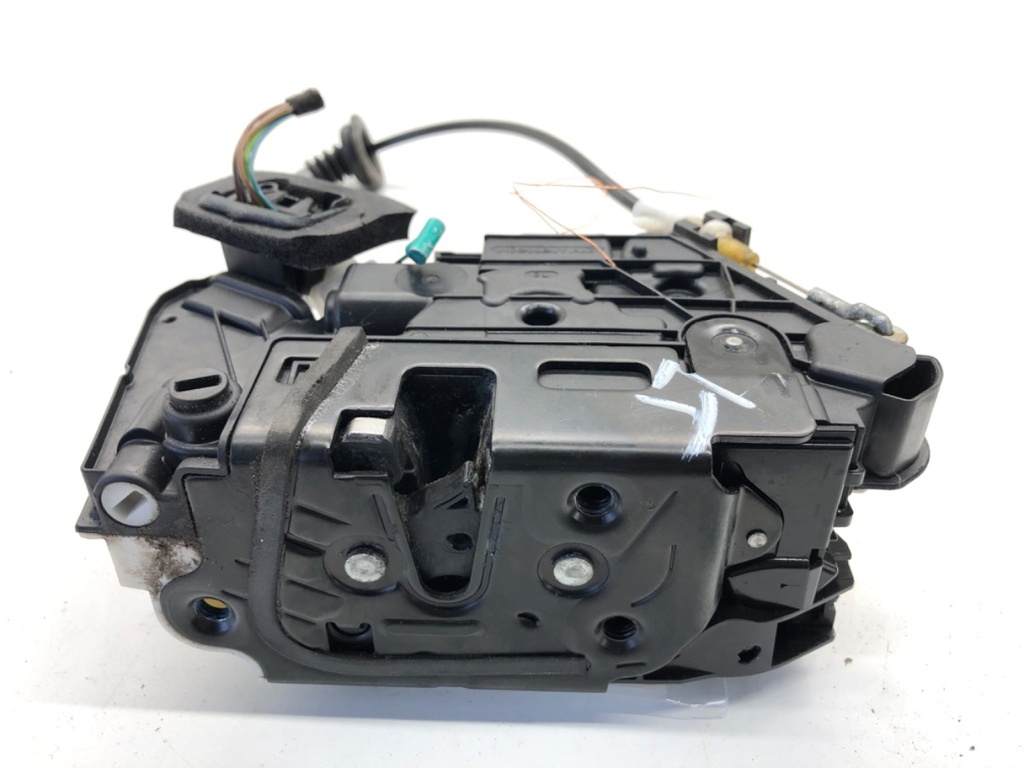 [STARK-871377] Cierre de puerta trasera izquierda SKODA OCTAVIA III Combi (5E5, 5E6) 2012-2022