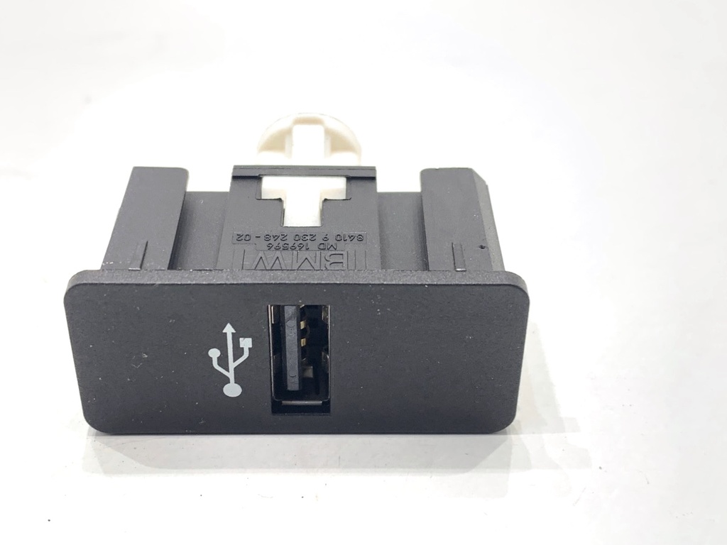 [STARK-872049] Puerto USB BMW Serie 3 Touring (F31) 2012-2019