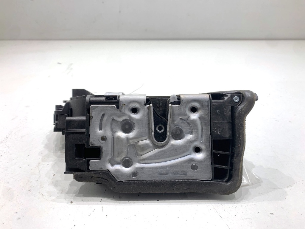 [STARK-881104] Cerradura de puerta delantera derecha BMW X1 (F48) 2014-2022