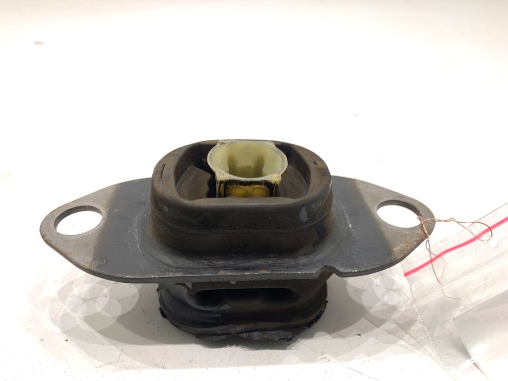 [STARK-883477] Soporte motor derecho Dacia Duster (HM_) 1.6 SCe 115 84 kW (2017-2022)