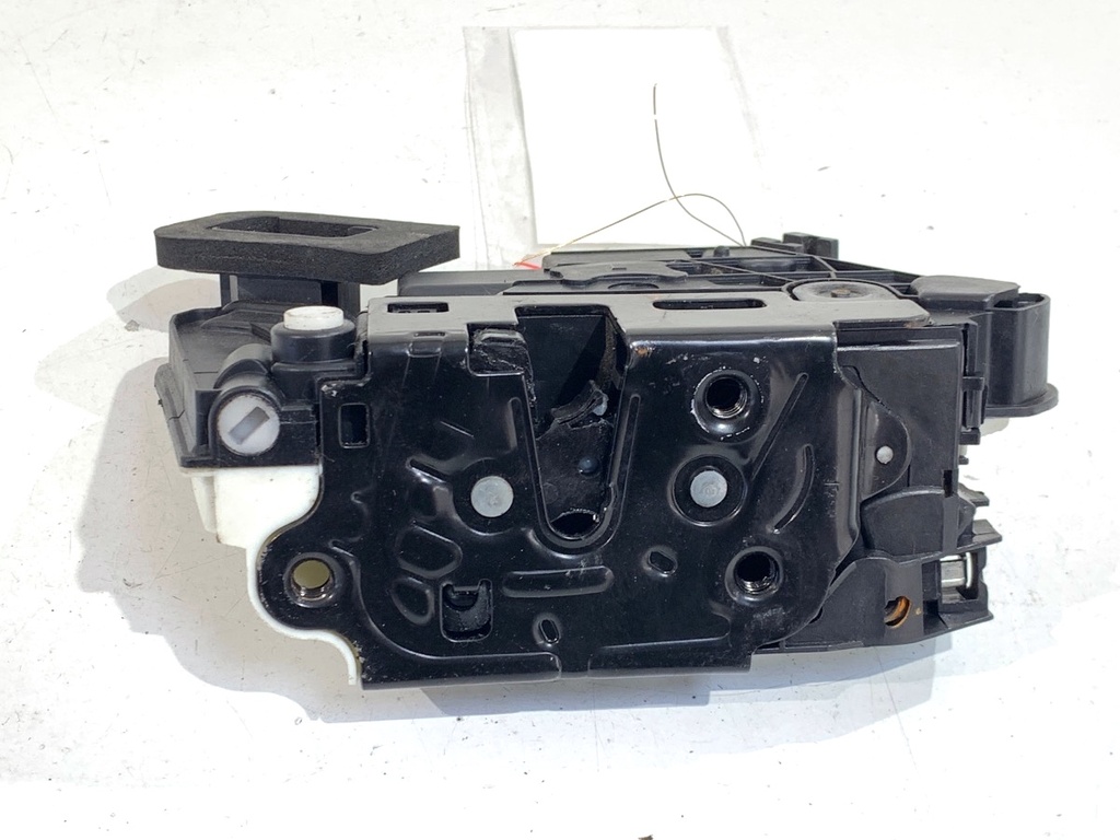 [STARK-885032] Cerradura de puerta trasera izquierda VW Jetta IV (162, 163, AV3, AV2) 2008-2022