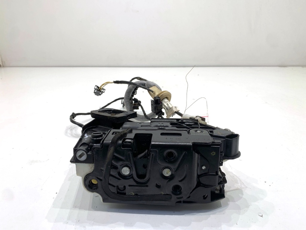 [STARK-886274] Cerradura de puerta trasera izquierda VW Passat B8 Variant (3G5, CB5) 2014-2022