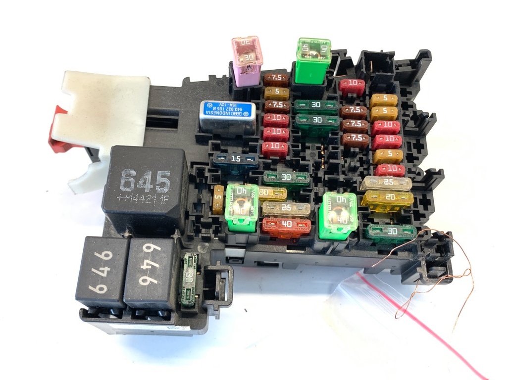 [STARK-886293] Caja de fusibles VW Passat B8 Variant 2.0 TDI 110 kW 2014-2022