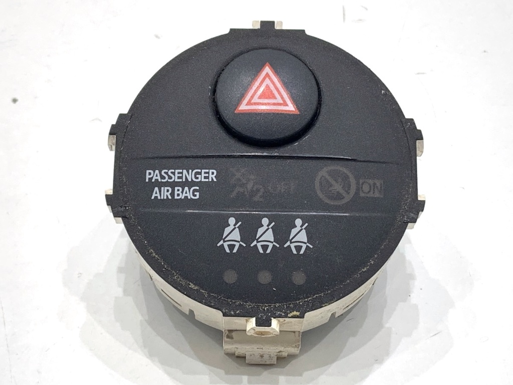 [STARK-889463] Interruptor de luces de emergencia Toyota Yaris P13 2010-2022