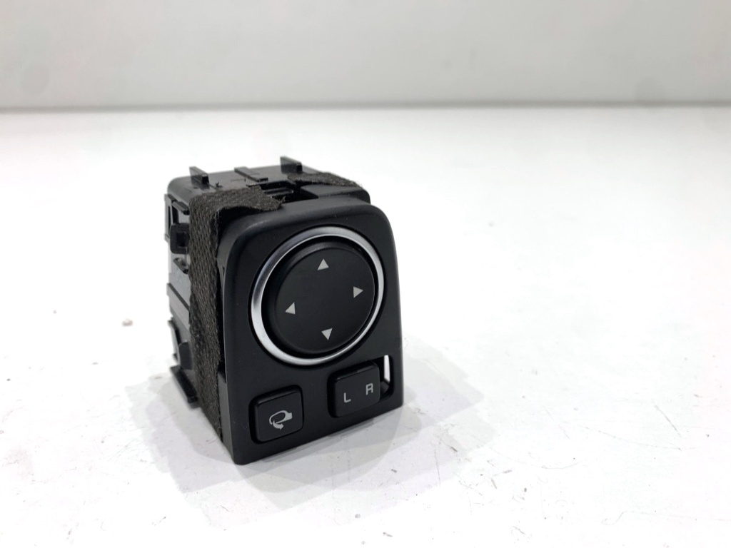 [STARK-900671] Interruptor de ajuste de espejos KIA XCEED (CD) 2019-2022