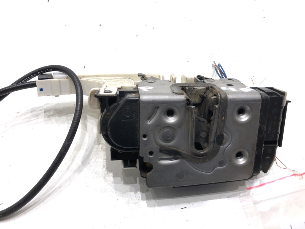 [STARK-901930] Cerradura de puerta delantera derecha Mercedes-Benz Sprinter 3,5-t Autobus (B906) 2006-2022