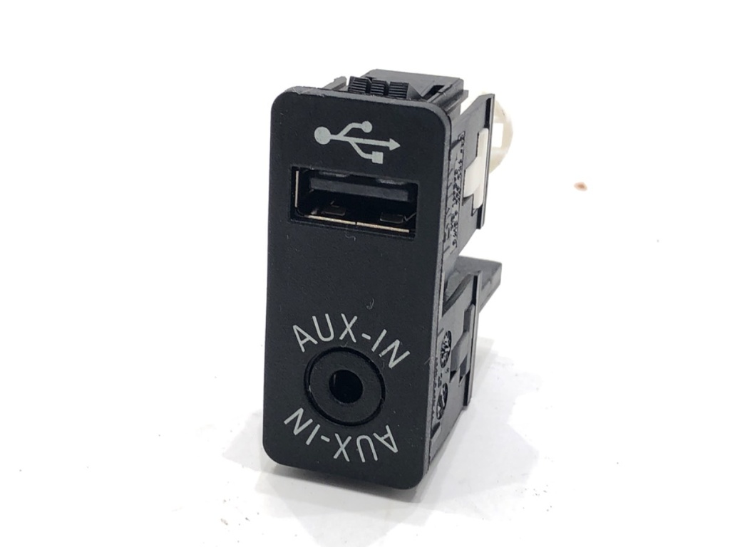 [STARK-902211] Puerto USB BMW Serie 3 (F30, F80) 2011-2018