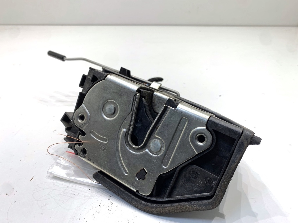 [STARK-902558] Cerradura de puerta delantera derecha BMW 1 (E87) 2003-2013