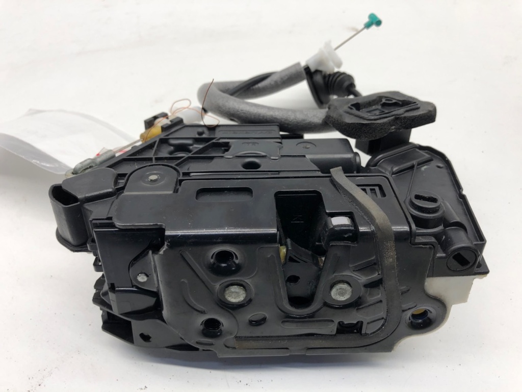 [STARK-905799] Cerradura de puerta trasera derecha SKODA OCTAVIA III Combi (5E5, 5E6) 2012-2022