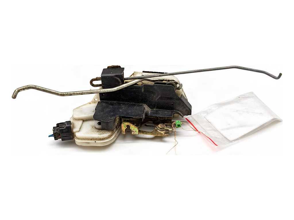 [STARK-932174] Cerradura de puerta delantera derecha Mitsubishi Pajero Pinin I (H6_W, H7_W) 1999-2007