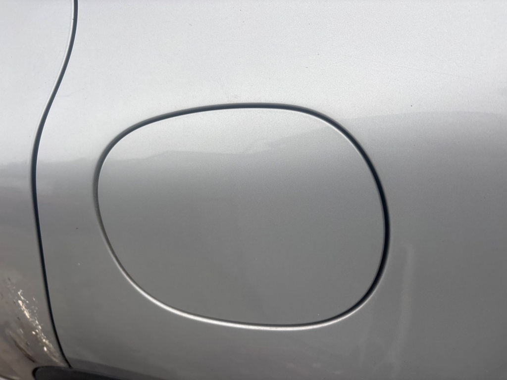 [EPE-125606] Tapa de depósito de combustible Mercedes-Benz GLA-Class 761 silver