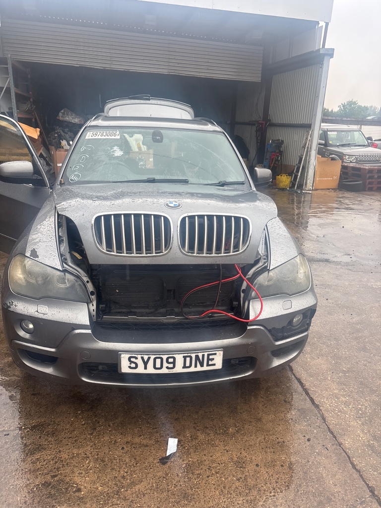 [EPE-125734] Paso de rueda interior delantero izquierdo BMW X5