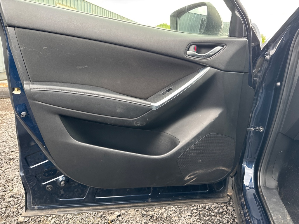 [EPE-103165] Panel interior de puerta delantera izquierda Mazda CX-5 2016