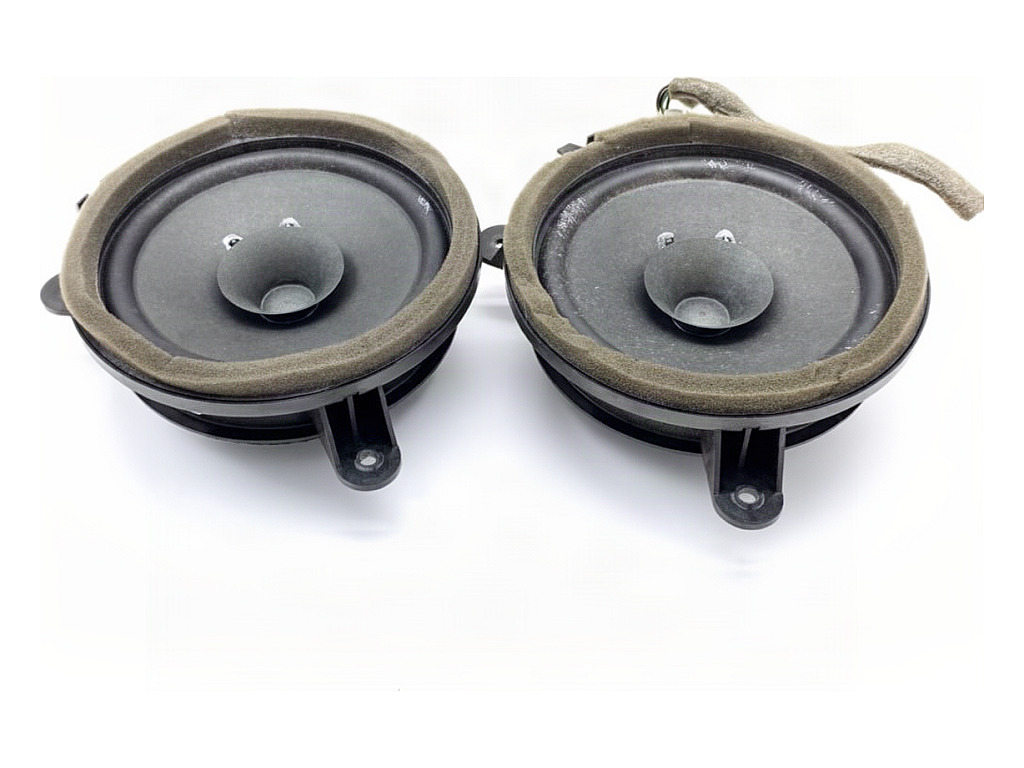 [STARK-933830] Juego de altavoces Volvo V40