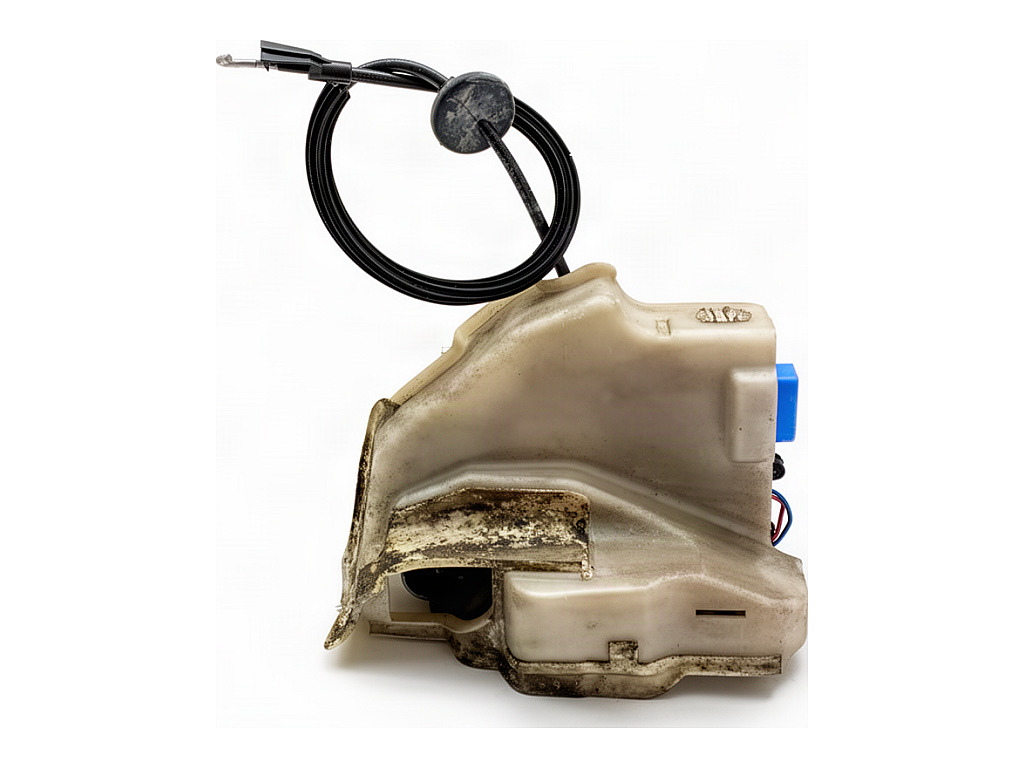 [STARK-944355] Cerradura de puerta delantera derecha VW Golf V