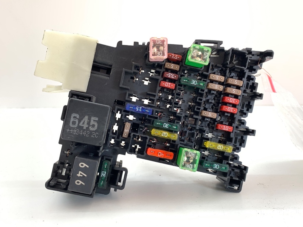 [STARK-923640] Caja de fusibles Skoda Octavia III