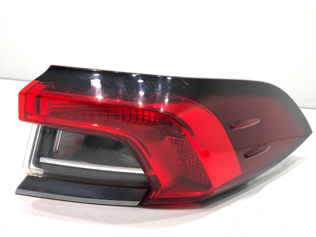 [STARK-834211] Piloto trasero derecho Toyota Corolla sedán (_E21_) 1.8 VVTi Hybrid (ZWE211, MZEA12) 2019-2022